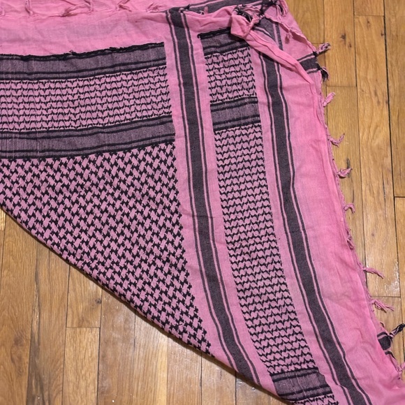 Pink Kuffiyeh - Picture 2 of 2